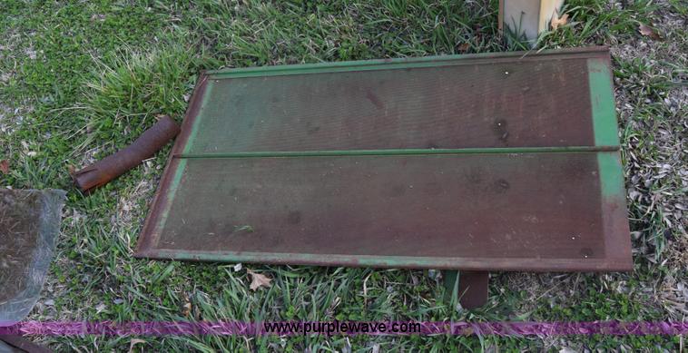 image for item K8545 John Deere 6600 combine