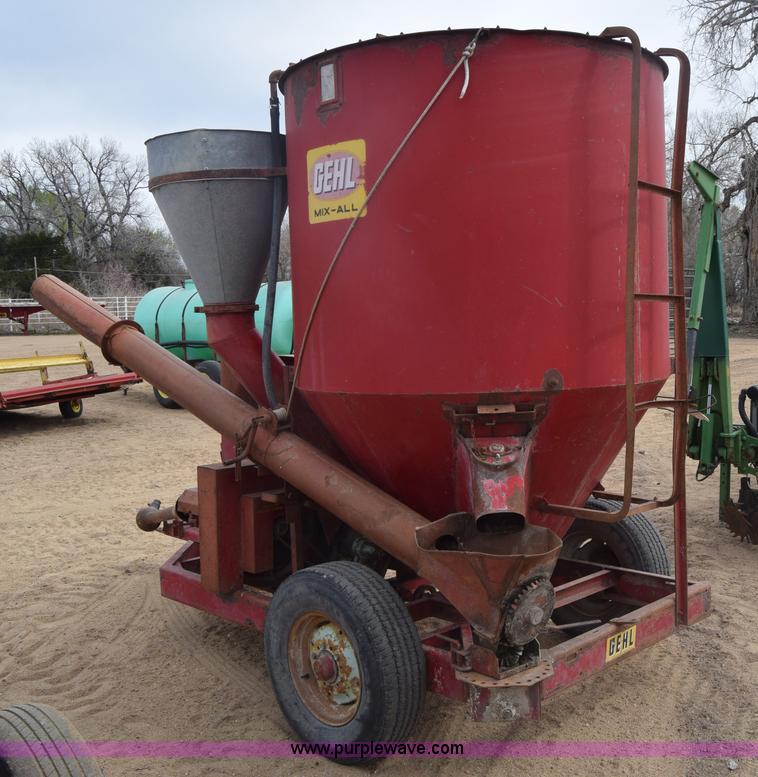 Gehl feed mixer in Kinsley, KS Item K8555 sold Purple Wave
