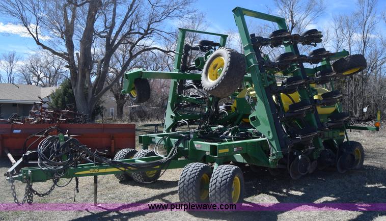 image for item K8615 2009 John Deere 1990 CCS air seeder