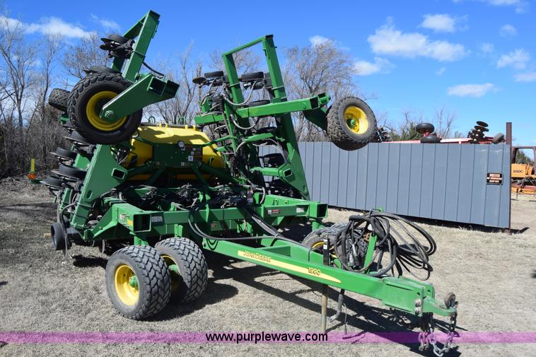 image for item K8615 2009 John Deere 1990 CCS air seeder