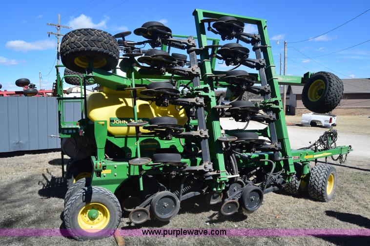 image for item K8615 2009 John Deere 1990 CCS air seeder