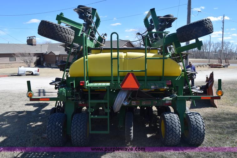 image for item K8615 2009 John Deere 1990 CCS air seeder