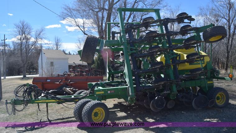 image for item K8615 2009 John Deere 1990 CCS air seeder