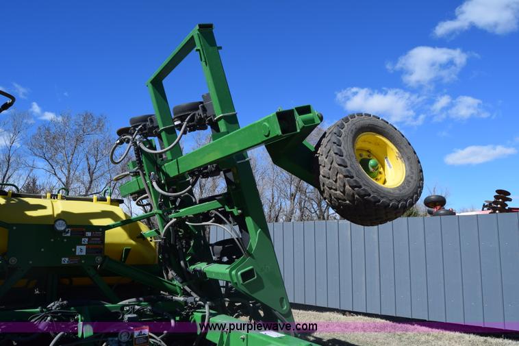 image for item K8615 2009 John Deere 1990 CCS air seeder