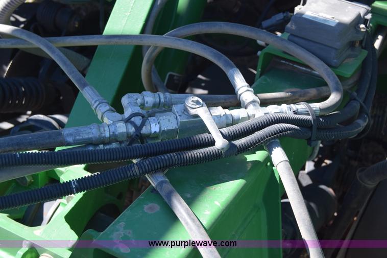 image for item K8615 2009 John Deere 1990 CCS air seeder