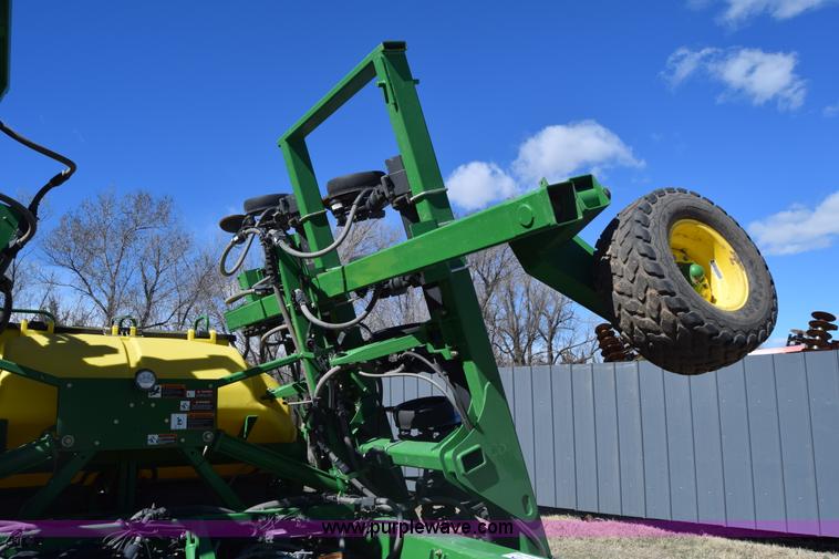 image for item K8615 2009 John Deere 1990 CCS air seeder
