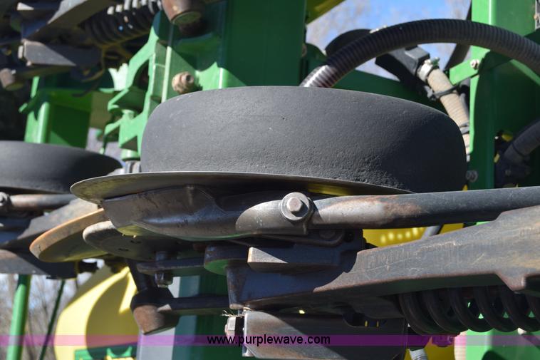 image for item K8615 2009 John Deere 1990 CCS air seeder