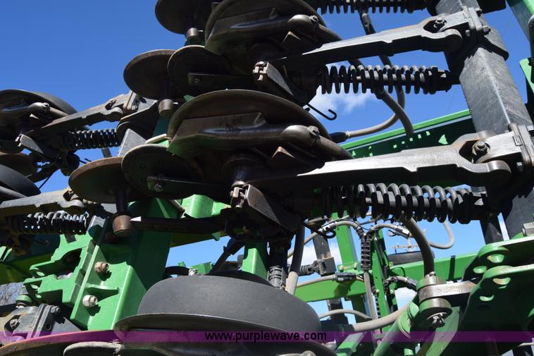 image for item K8615 2009 John Deere 1990 CCS air seeder