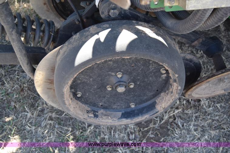 image for item K8615 2009 John Deere 1990 CCS air seeder