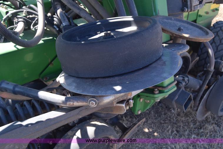 image for item K8615 2009 John Deere 1990 CCS air seeder
