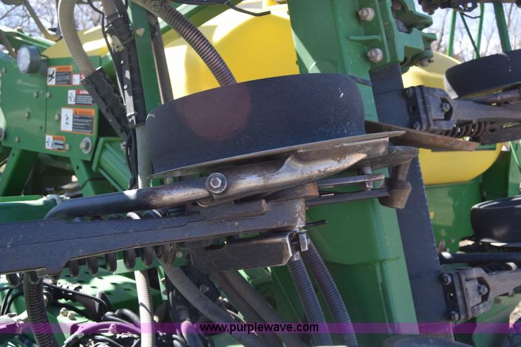 image for item K8615 2009 John Deere 1990 CCS air seeder