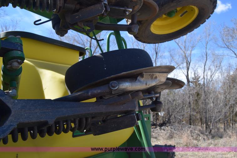 image for item K8615 2009 John Deere 1990 CCS air seeder