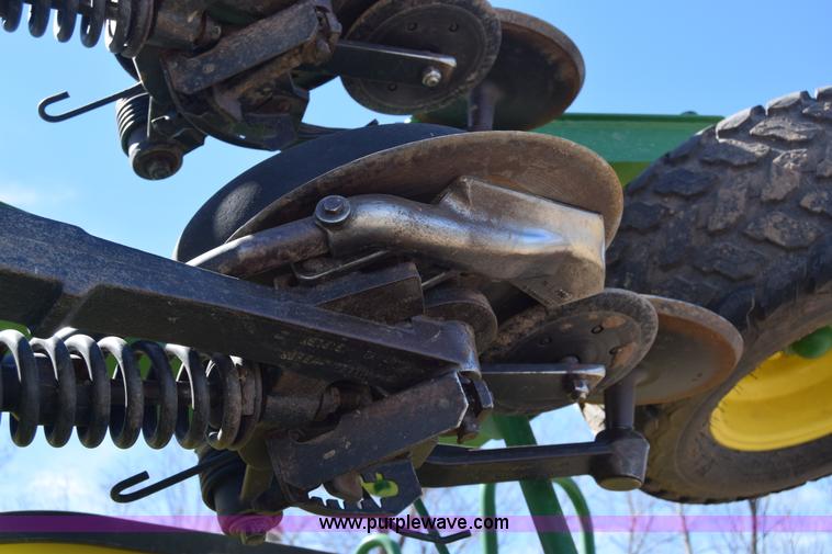image for item K8615 2009 John Deere 1990 CCS air seeder