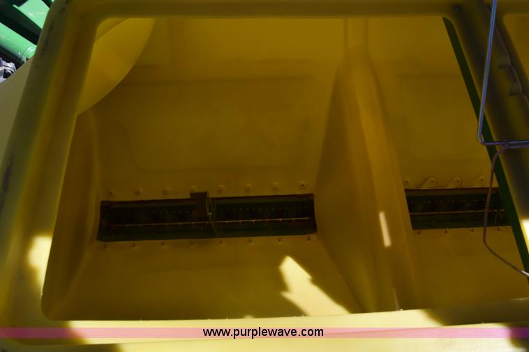 image for item K8615 2009 John Deere 1990 CCS air seeder