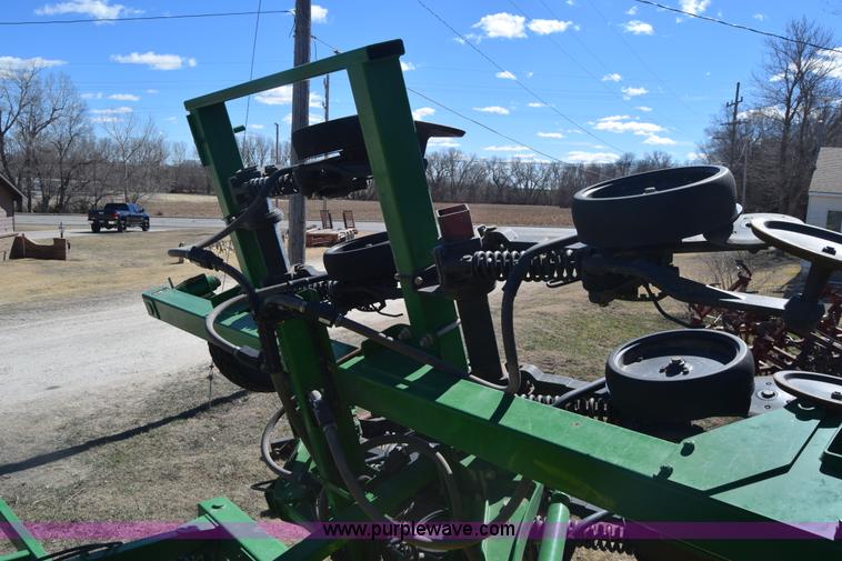 image for item K8615 2009 John Deere 1990 CCS air seeder