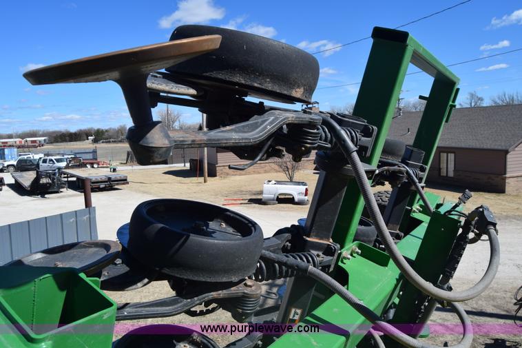 image for item K8615 2009 John Deere 1990 CCS air seeder