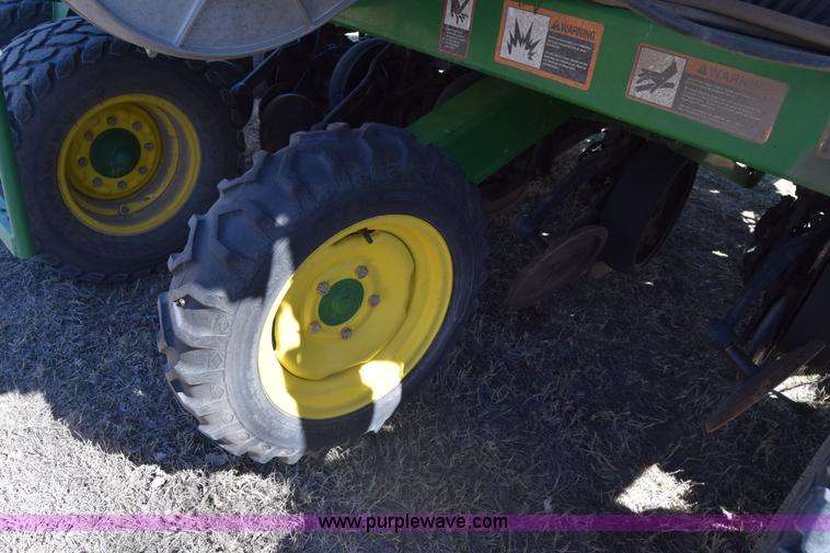 image for item K8615 2009 John Deere 1990 CCS air seeder