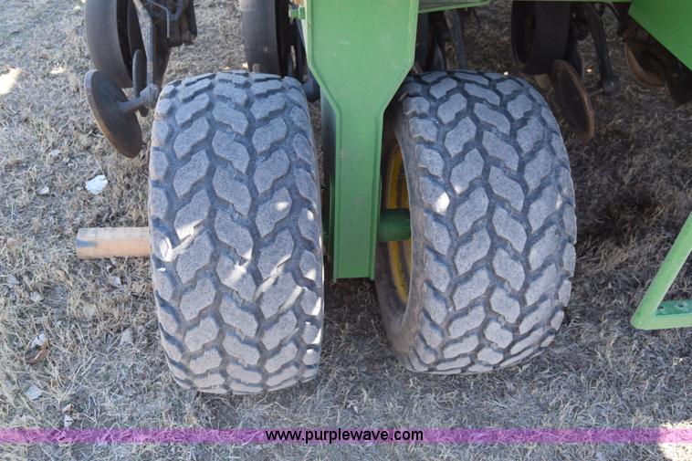 image for item K8615 2009 John Deere 1990 CCS air seeder
