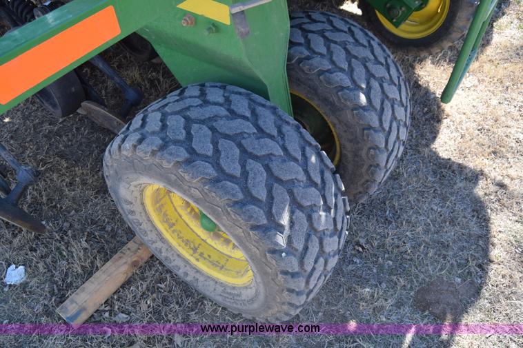 image for item K8615 2009 John Deere 1990 CCS air seeder