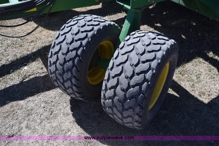 image for item K8615 2009 John Deere 1990 CCS air seeder