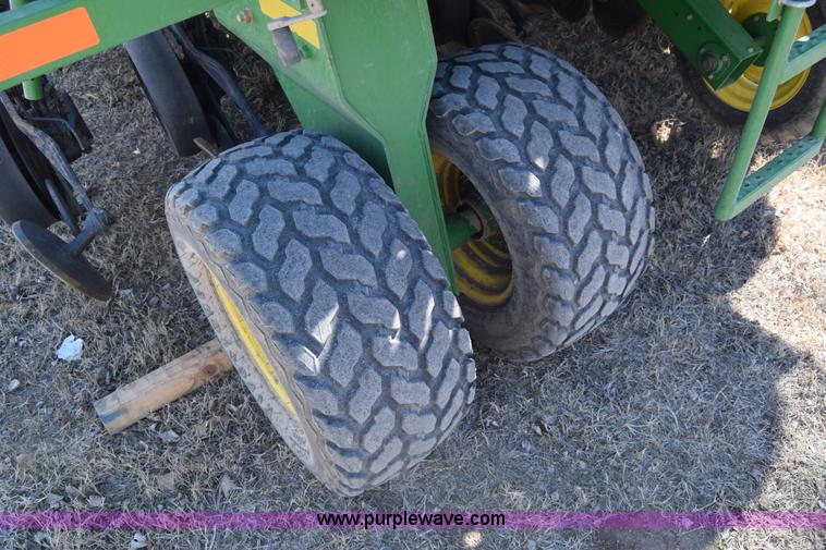 image for item K8615 2009 John Deere 1990 CCS air seeder