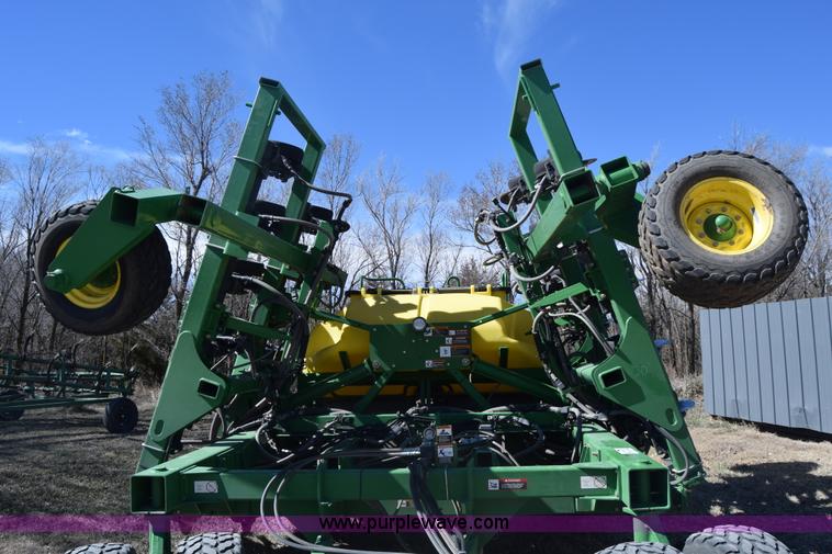 image for item K8615 2009 John Deere 1990 CCS air seeder