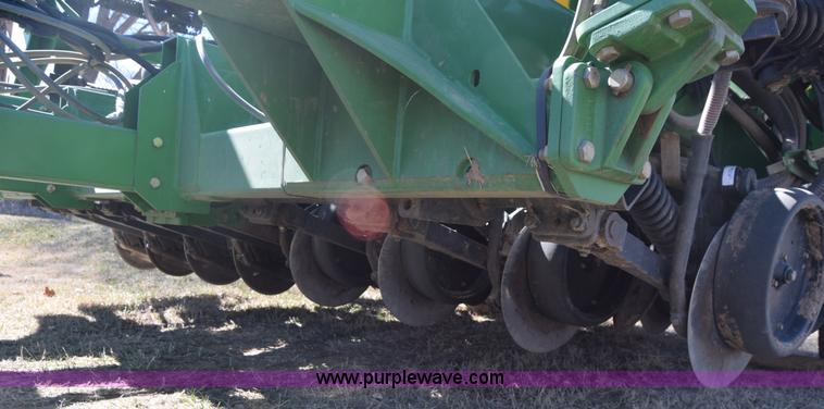 image for item K8615 2009 John Deere 1990 CCS air seeder