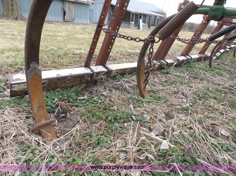 image for item L3681 John Deere 1600 chisel