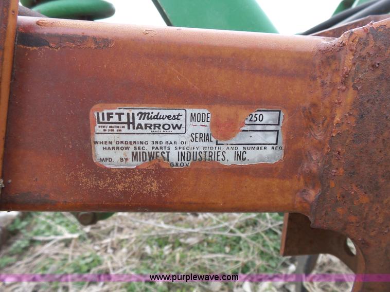 image for item L3681 John Deere 1600 chisel