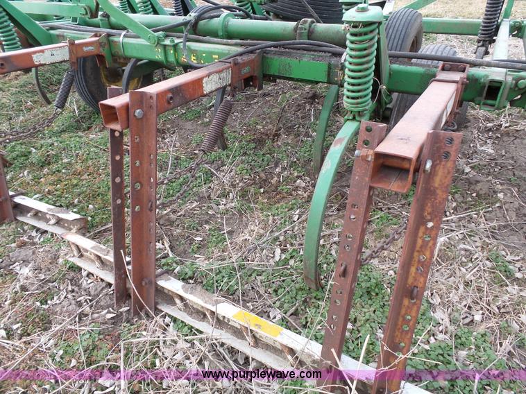 image for item L3681 John Deere 1600 chisel