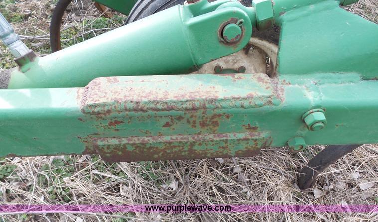 image for item L3681 John Deere 1600 chisel