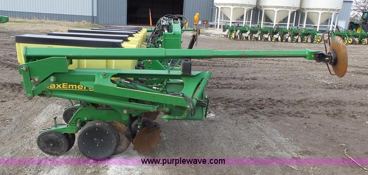 image for item L3729 John Deere 1720 planter