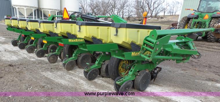 image for item L3729 John Deere 1720 planter