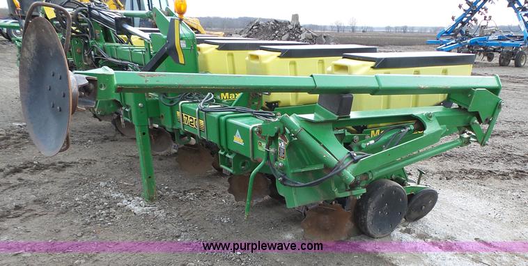 image for item L3729 John Deere 1720 planter