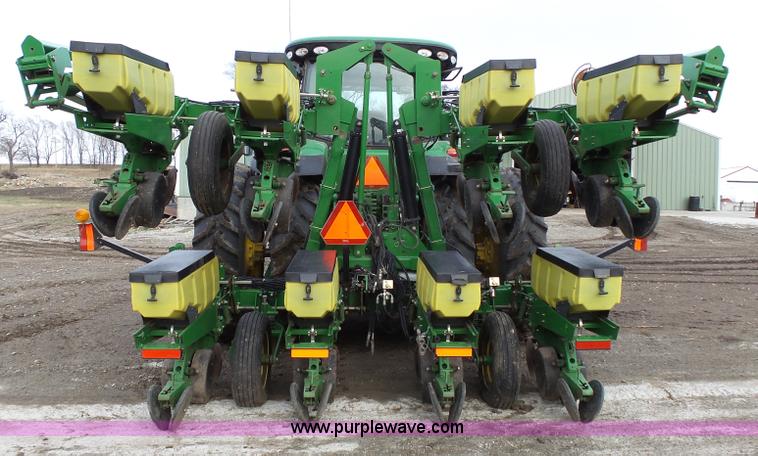 image for item L3729 John Deere 1720 planter