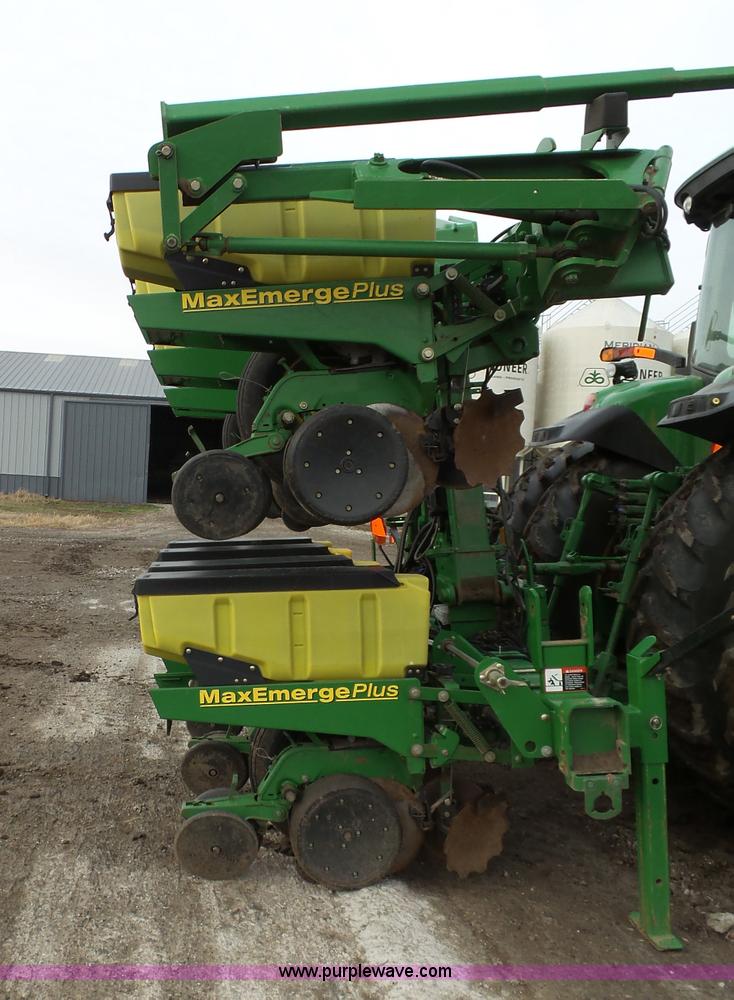 image for item L3729 John Deere 1720 planter