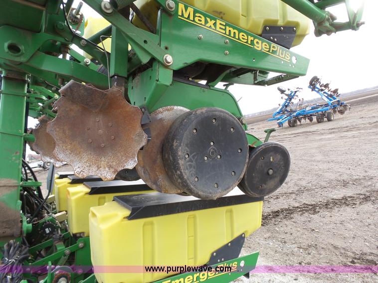 image for item L3729 John Deere 1720 planter