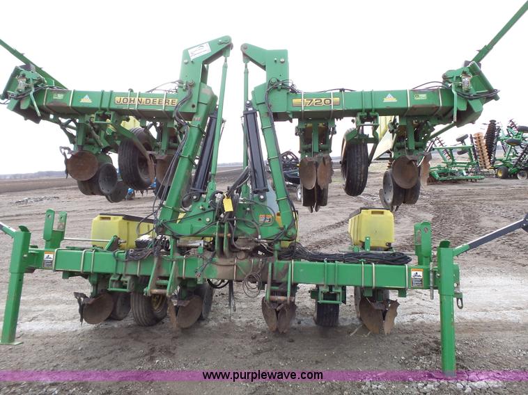 image for item L3729 John Deere 1720 planter