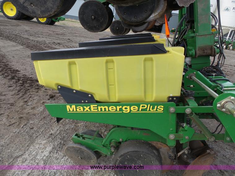 image for item L3729 John Deere 1720 planter
