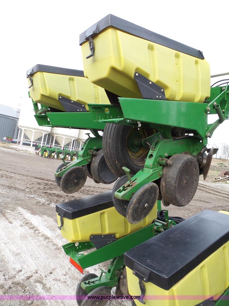 image for item L3729 John Deere 1720 planter