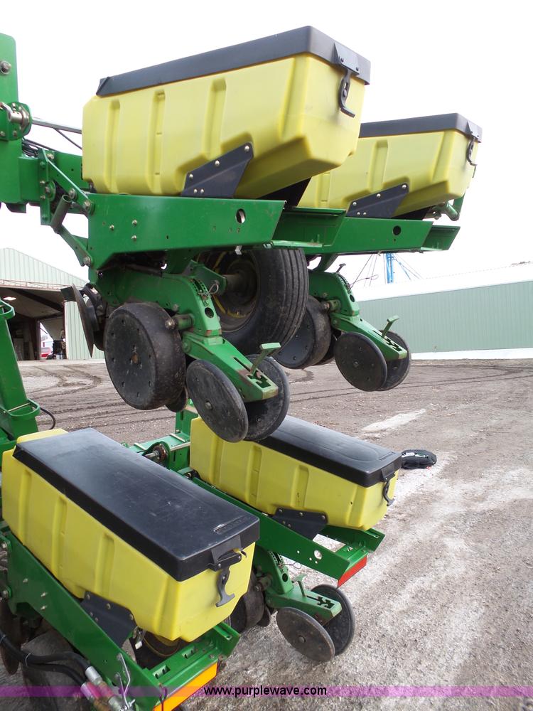 image for item L3729 John Deere 1720 planter