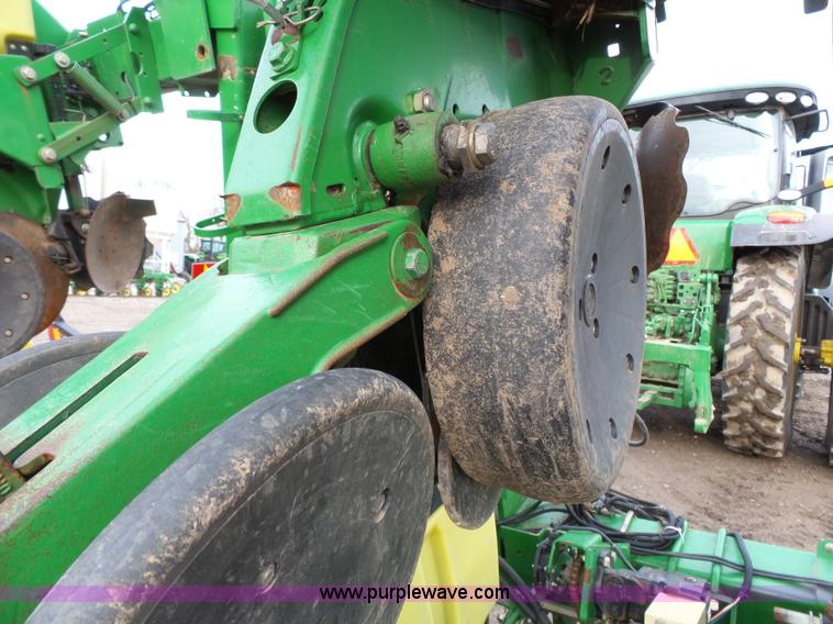 image for item L3729 John Deere 1720 planter