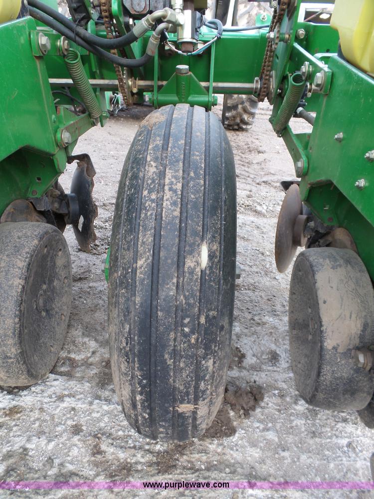 image for item L3729 John Deere 1720 planter
