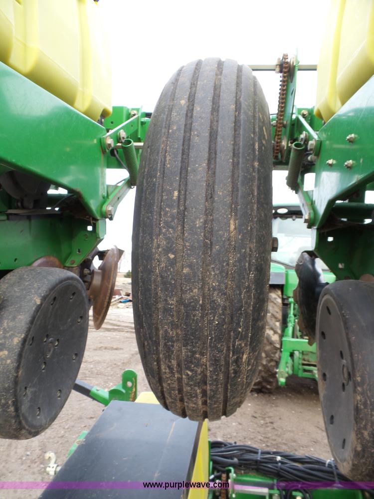 image for item L3729 John Deere 1720 planter