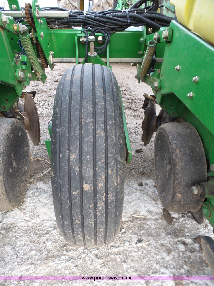 image for item L3729 John Deere 1720 planter
