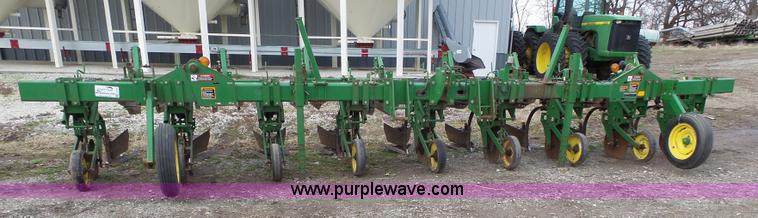 image for item L3739 John Deere 886 field cultivator