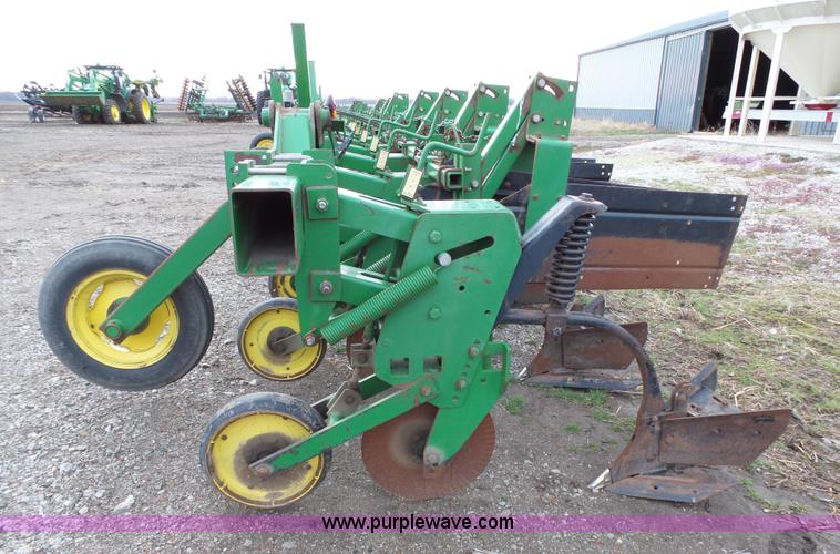 image for item L3739 John Deere 886 field cultivator