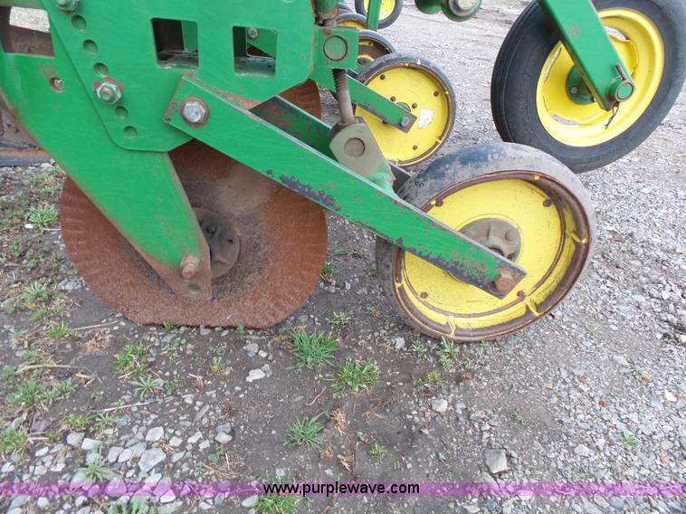 image for item L3739 John Deere 886 field cultivator