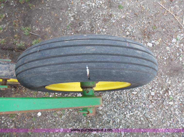 image for item L3739 John Deere 886 field cultivator