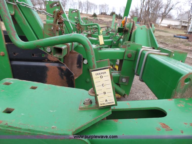 image for item L3739 John Deere 886 field cultivator